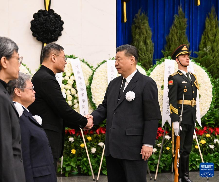 邹家华同志遗体在京火化 习近平等到八宝山革命公墓送别