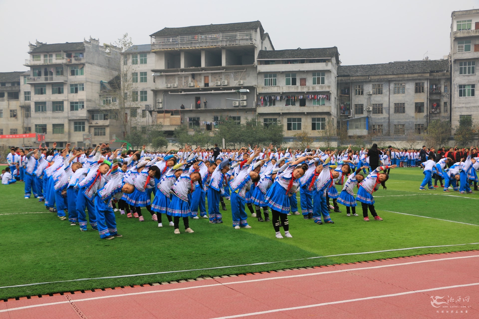 里耶小学举行秋季广播体操比赛激发学生运动兴趣