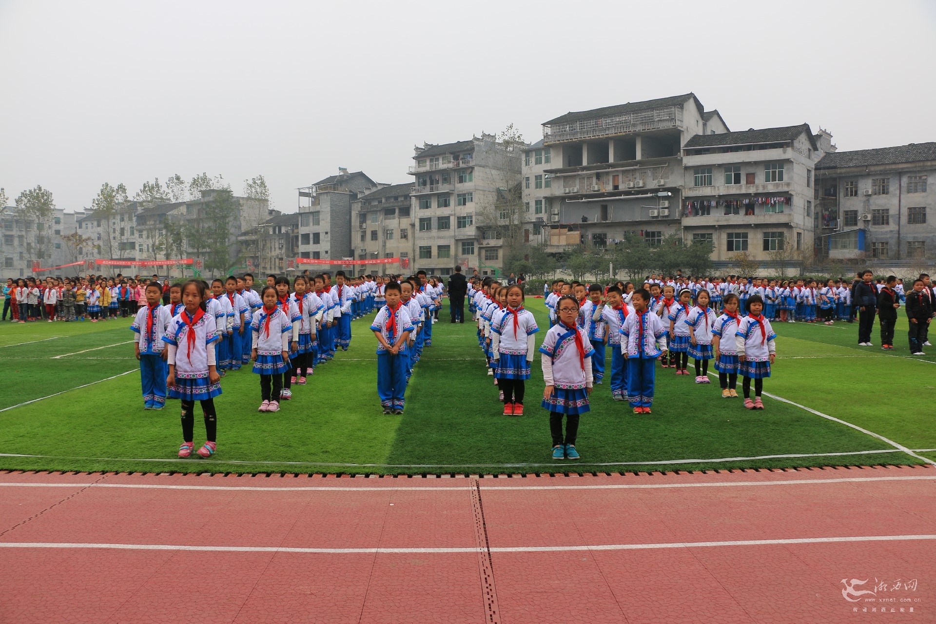 里耶小学举行秋季广播体操比赛激发学生运动兴趣