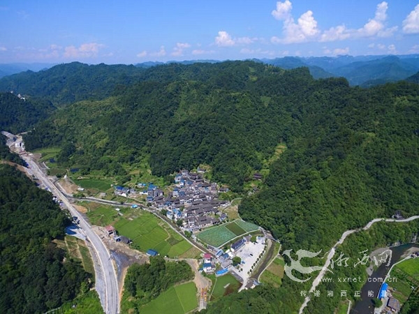 吉首市小溪村发展乡村旅游助推脱贫攻坚