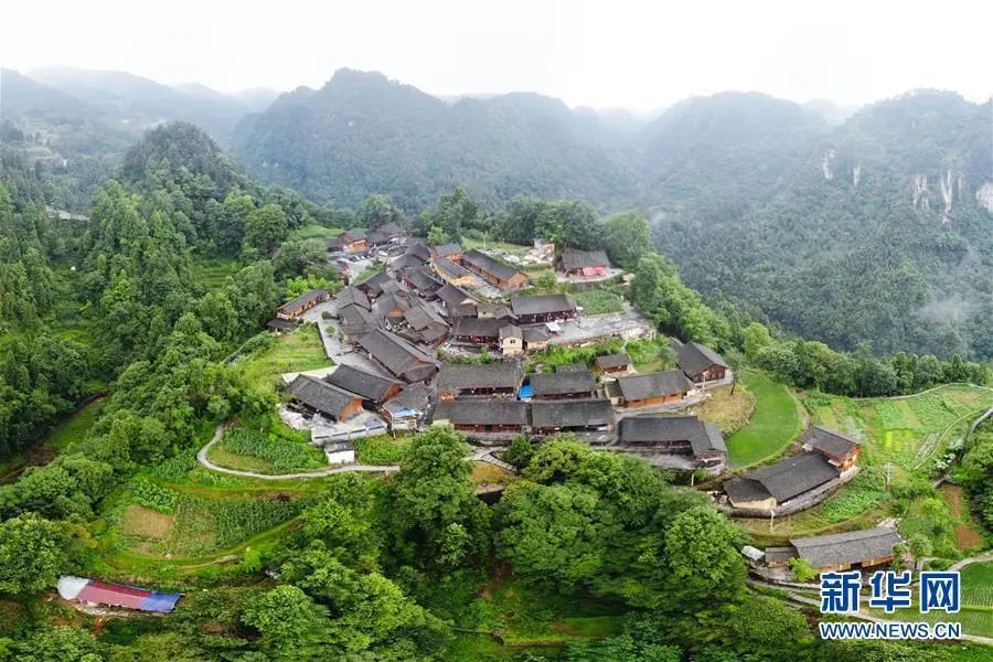 科技日报十八洞村精准扶贫首倡地脱贫攻坚样板村